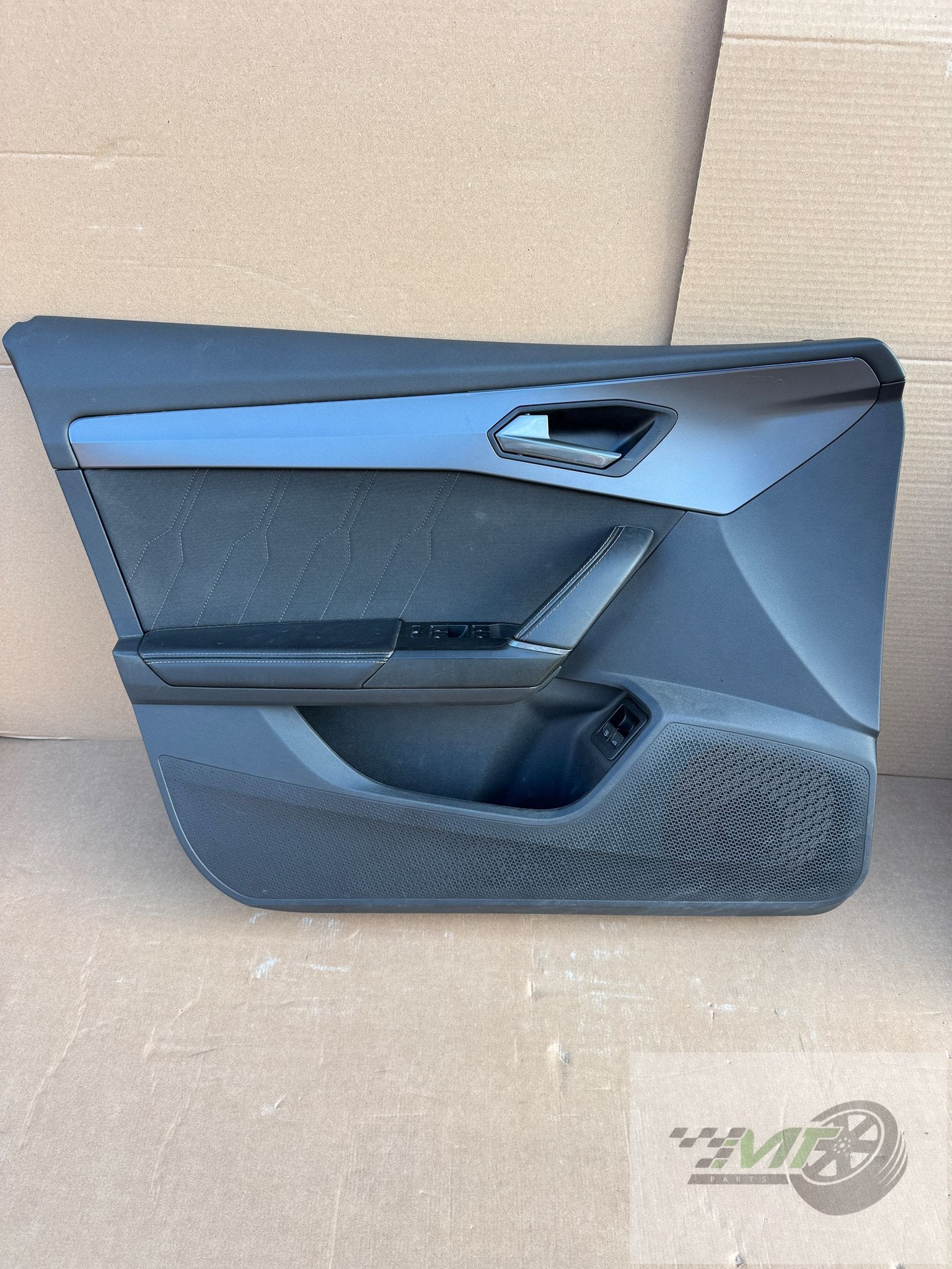Cupra Formentor : panneaux de porte Copper, Autos : Pièces & Accessoires, - Cupra, -, Origine de la pièce connue, Utilisé