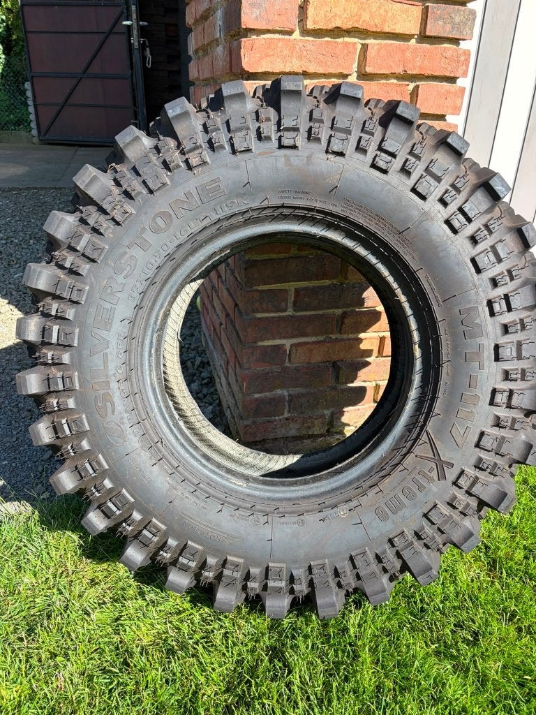 Lot de 5 pneus tout terrains - Silverstone - Defender, Enlèvement