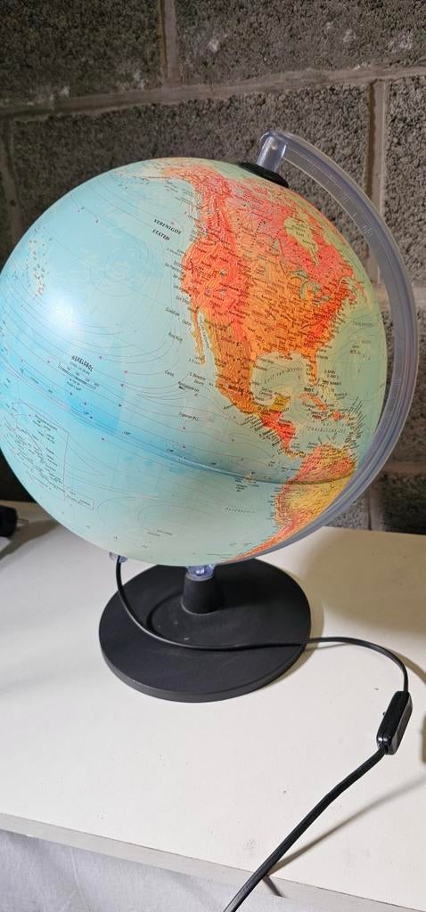 Wereldbol met verlichting, Ophalen