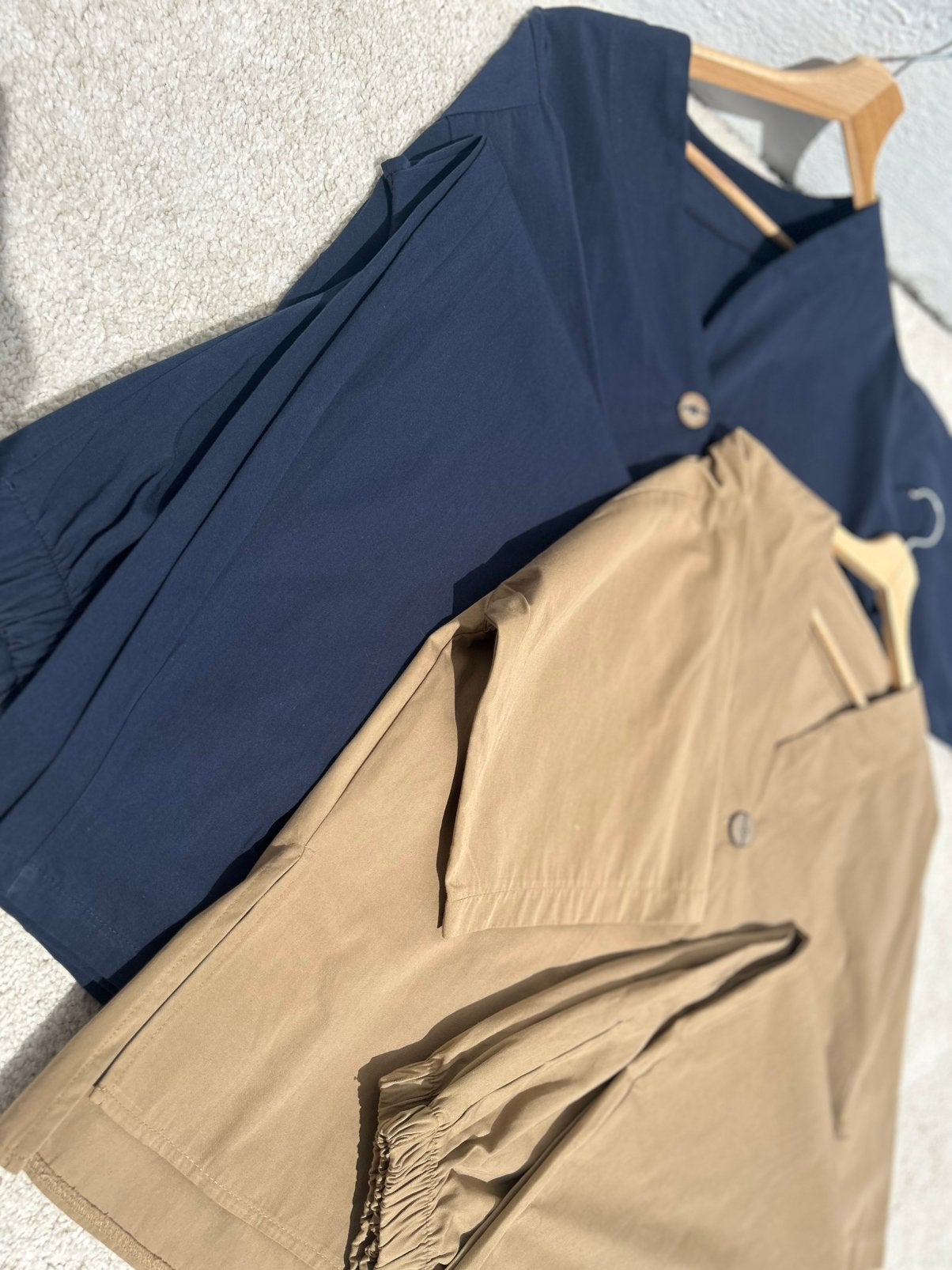 Ensemble deux pièces bleu marine — Neuf sans étiquette, Enlèvement ou Envoi, Neuf, Taille 38/40 (M), Bleu