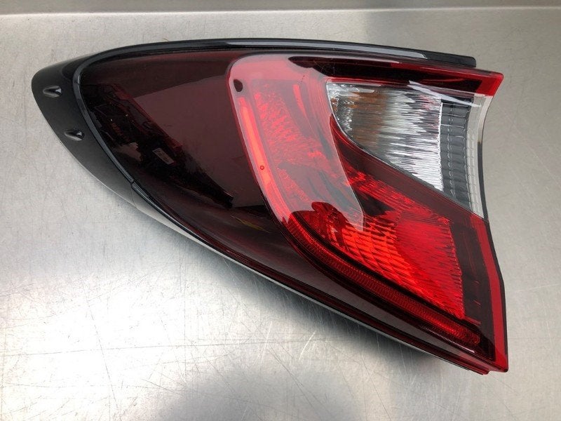 FEU ARRIÈRE GAUCHE Toyota C-HR (X1,X5) (|81560F4120|), Kundenbetreuung@toyota.de, Toyota, Utilisé, Toyota-Allee 2
50858  Köln, DE