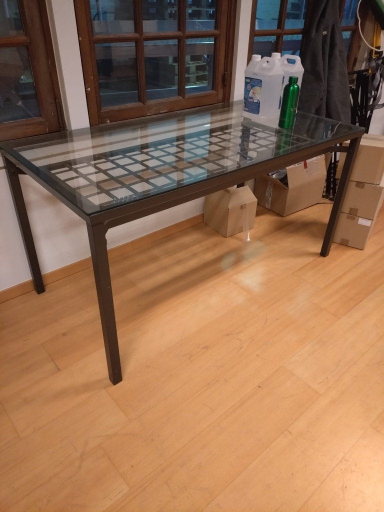 Glazen tafel met metalen onderstel, Ophalen, Gebruikt, 100 tot 150 cm, 50 tot 100 cm