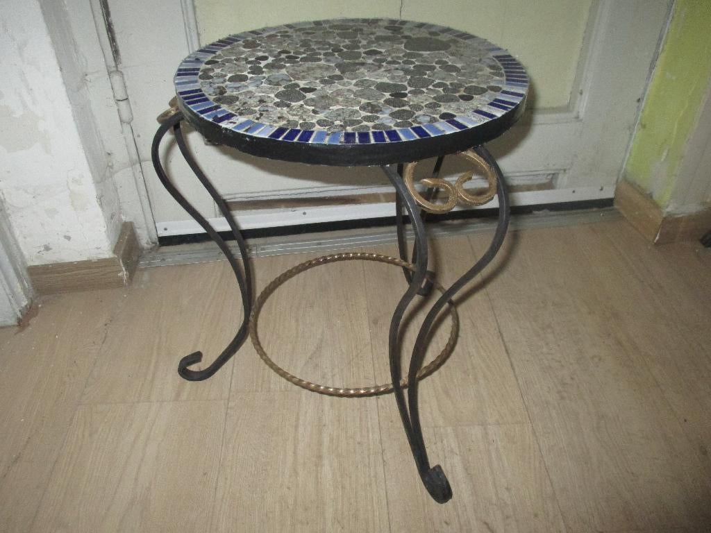 PETITE TABLE  VINTAGE CARRELAGE ET FER FORGER, Enlèvement