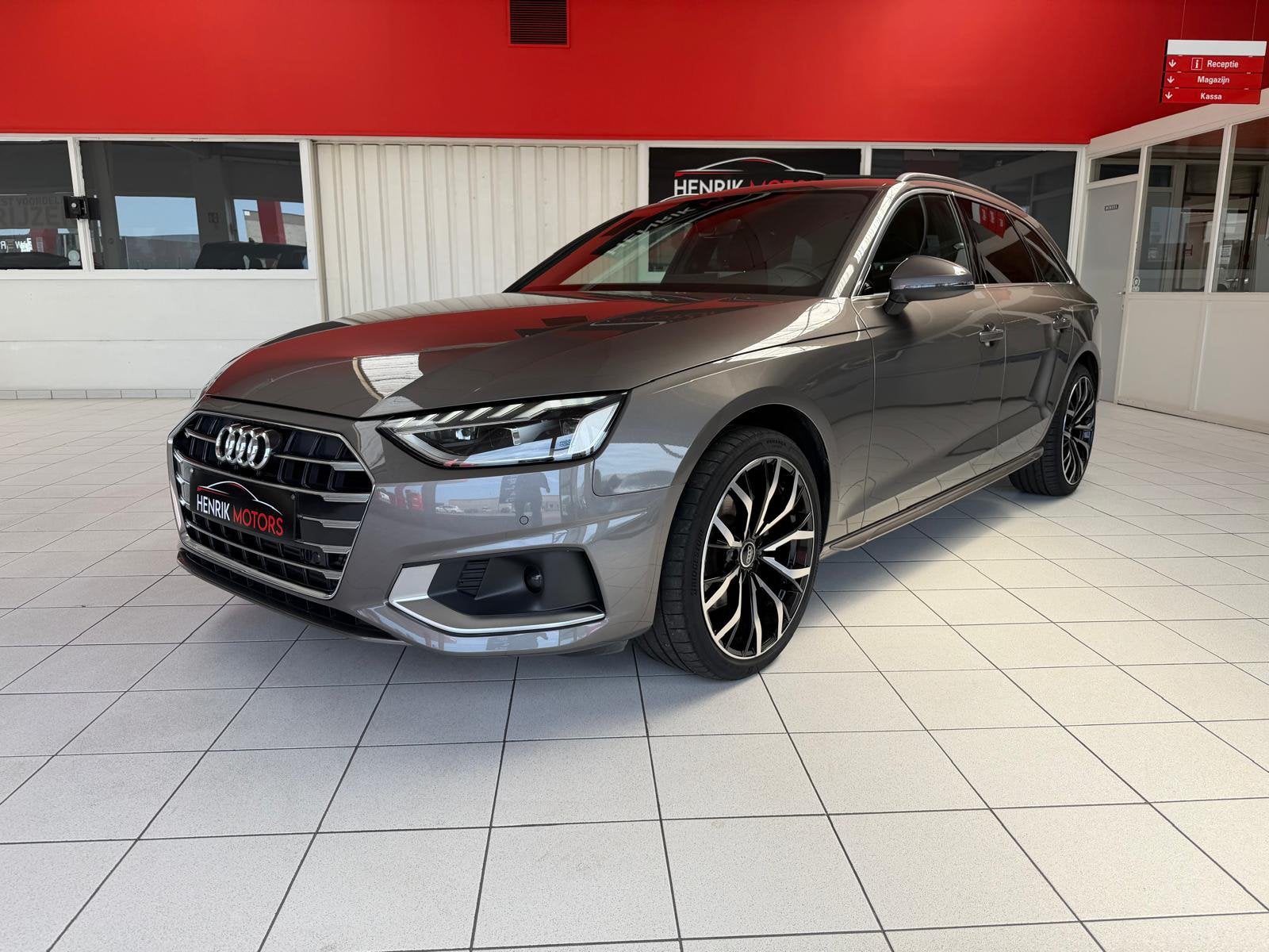 Audi A4 2.0i •AUTOMAAT• •S-LINE• •NAVI• •CRUISE•, Auto's, Audi, Automaat, Bedrijf, Hybride Elektrisch/Benzine, Te koop