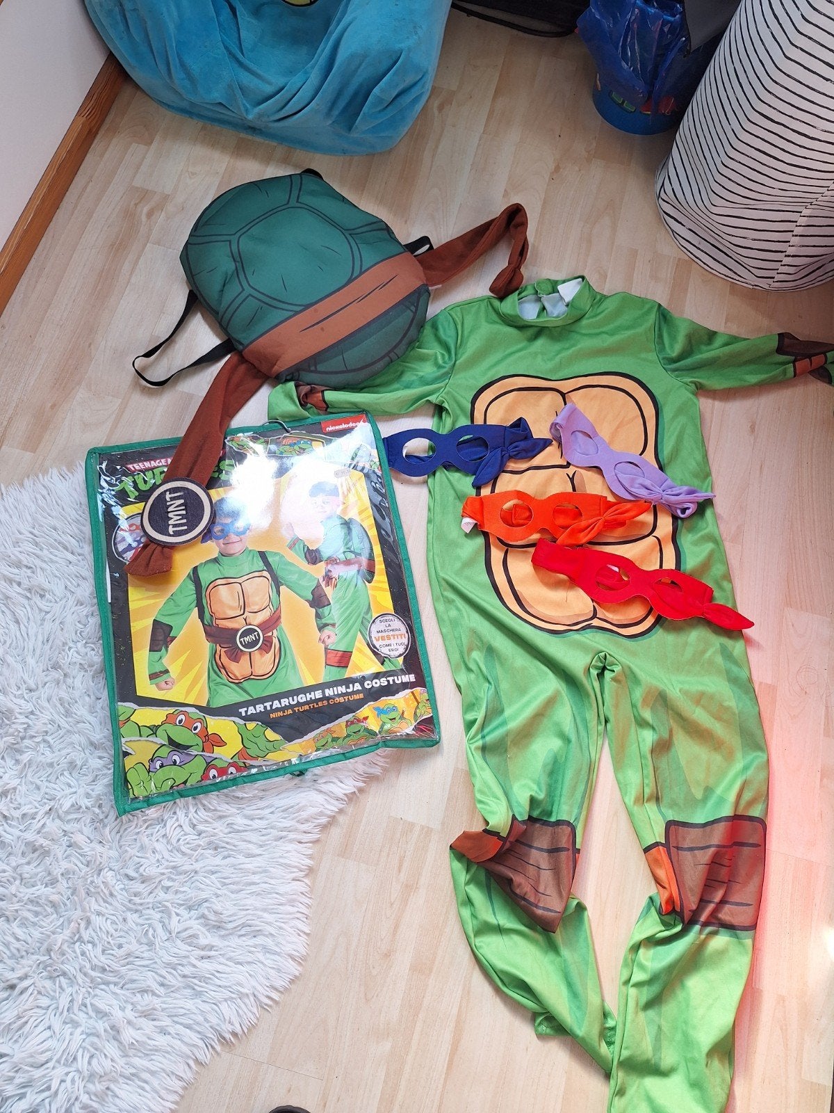 verkleed/kostuum met schild en 4 verschillende kleuren maske, Ophalen, Zo goed als nieuw, 134 t/m 140, Jongen of Meisje