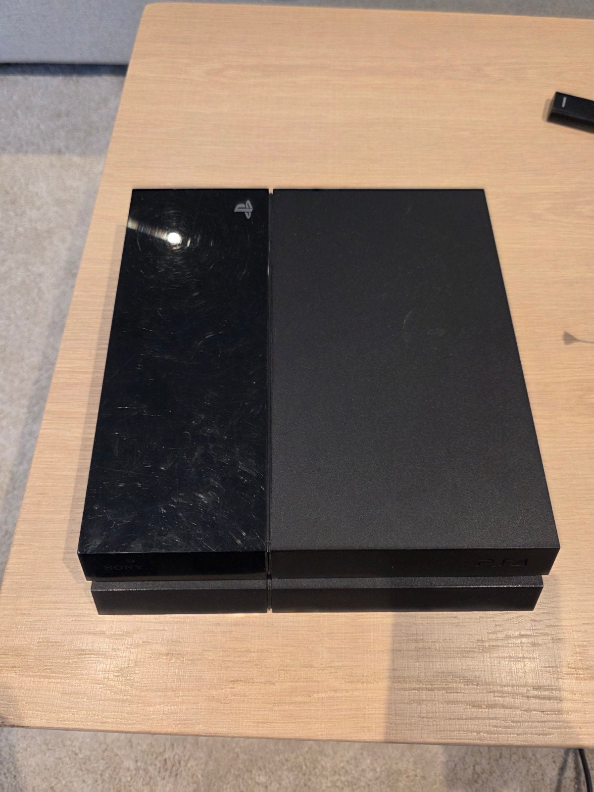 ps4 met 2 controllers

werkt nog zeer goed

alle originele k, Met 2 controllers, Ophalen of Verzenden, Original, 500 GB