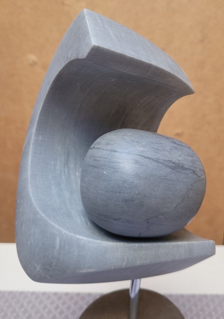 Lieven DEBRABANDERE, abstractie in Bardiglio-marmer, Enlèvement, Marqué, Statue