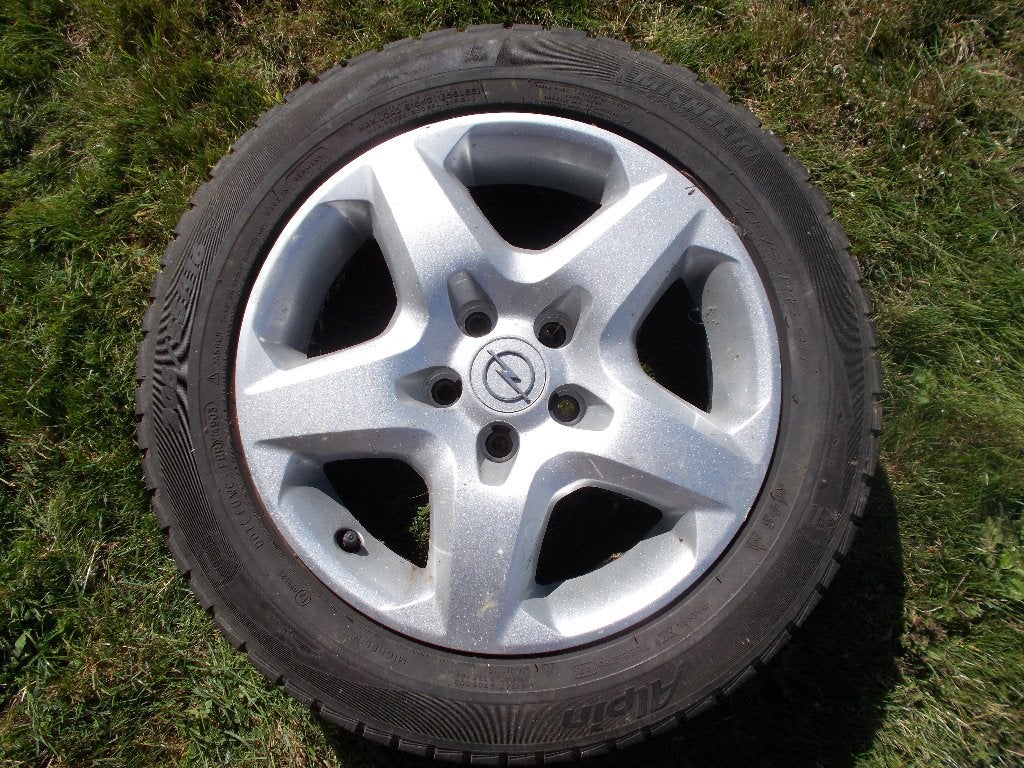 Lot de trois jantes Opel + pneus Michelin hiver, Autos : Pièces & Accessoires, Neuf, Pneus et Jantes, Pneus hiver, 16 pouces