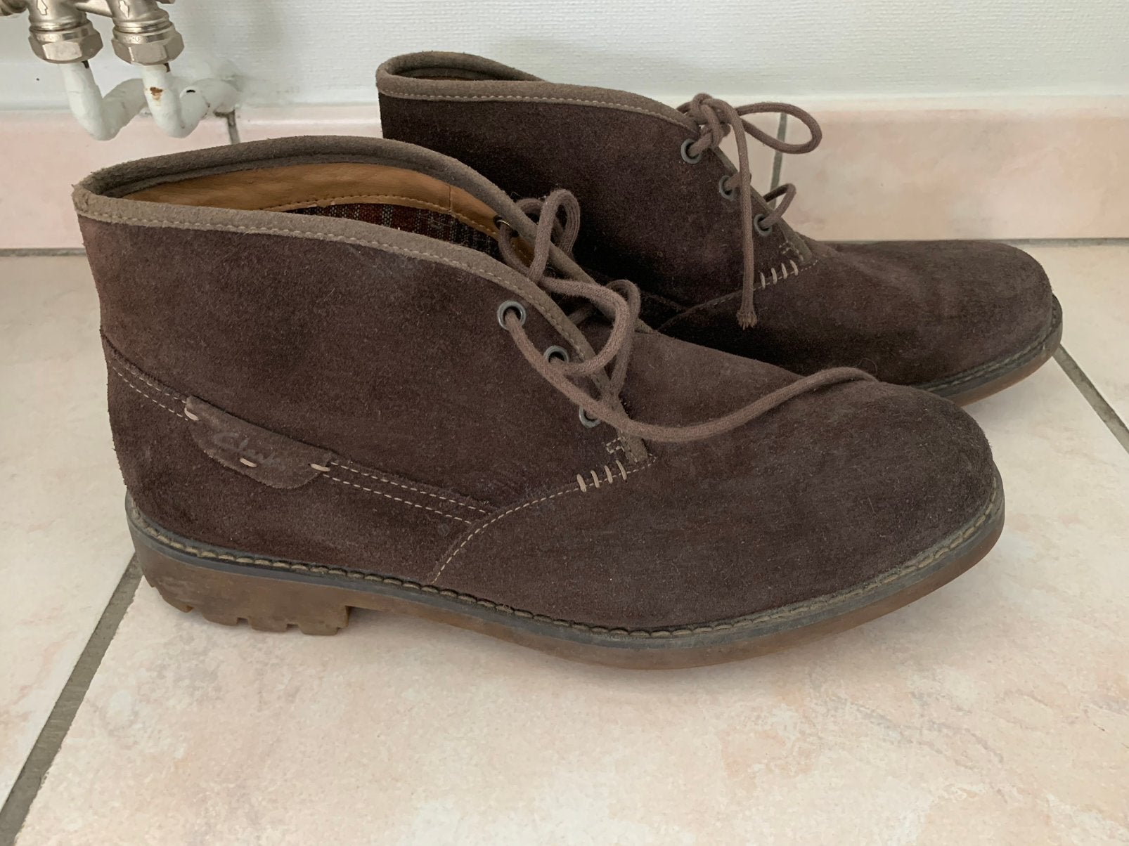 Heren schoenen Clarks 43 bruin suède weinig gedragen, Kleding | Heren, Ophalen of Verzenden, Zo goed als nieuw, Bruin
