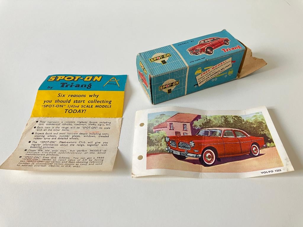 Volvo 122S SPOT-ON 1:42 (boîte d'origine et documents), Enlèvement ou Envoi, Utilisé, Voiture, Autres marques