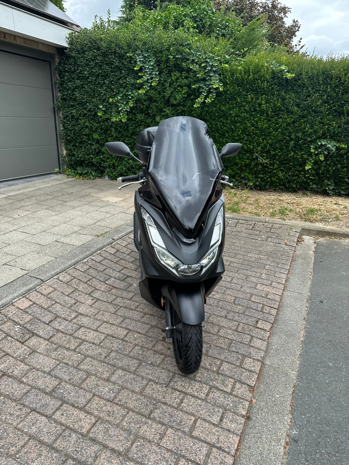 Honda pcx 125 2022 5760 km 2600 € impeccable, Fietsen en Brommers, Scooters | Peugeot, Ophalen of Verzenden, Zo goed als nieuw