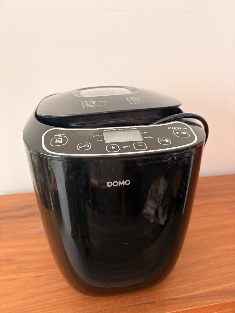 Domo broodbakmachine B3973, Elektronische apparatuur, 800 tot 1200 gram deeg, Zo goed als nieuw, Kijkvenster, Ophalen