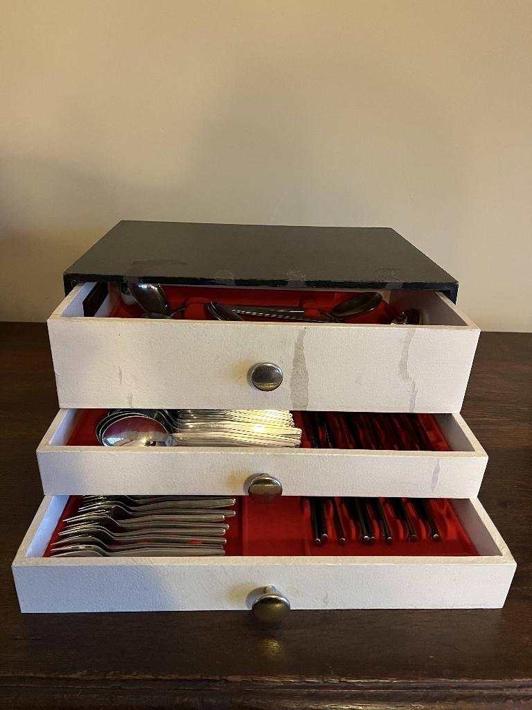 Trousse à couverts Kara Inox Gembloux pour 12 personnes (*), Maison & Meubles, Cuisine | Couverts, Utilisé, Ensemble de couverts