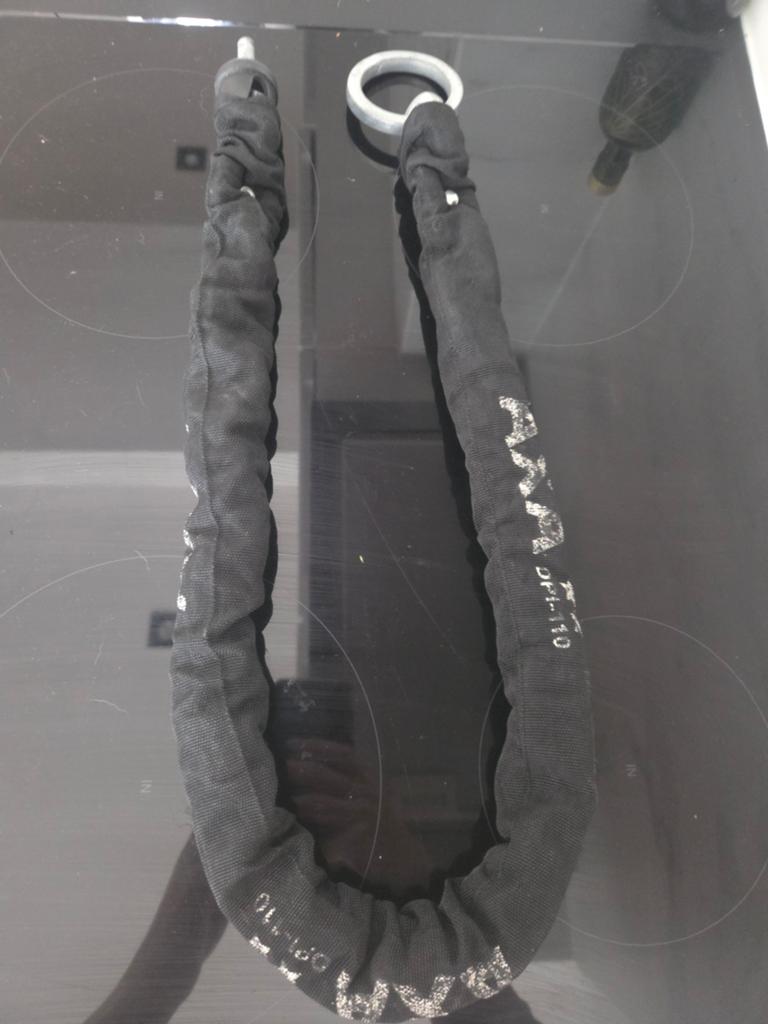 Cadenas en fer, Enlèvement
