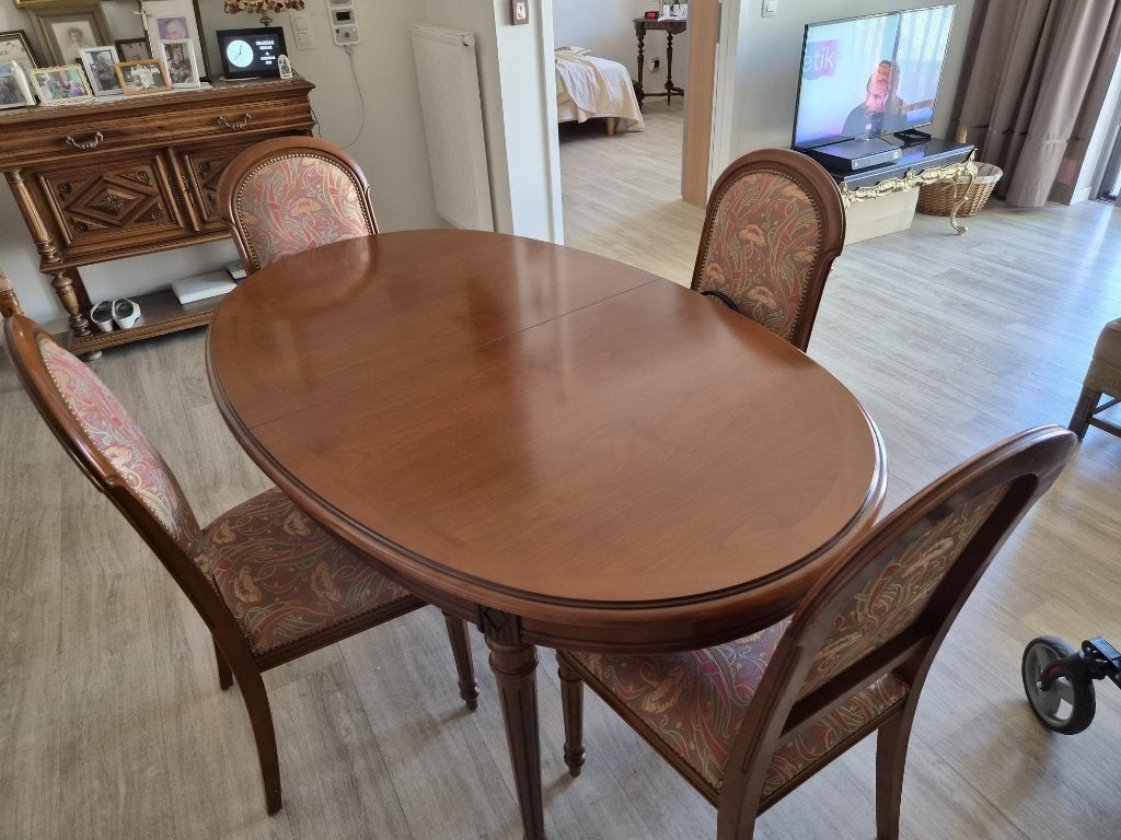 Uitschuifbare tafel met 4 stoelen, Huis en Inrichting, Tafels | Eettafels, Ophalen, Eikenhout