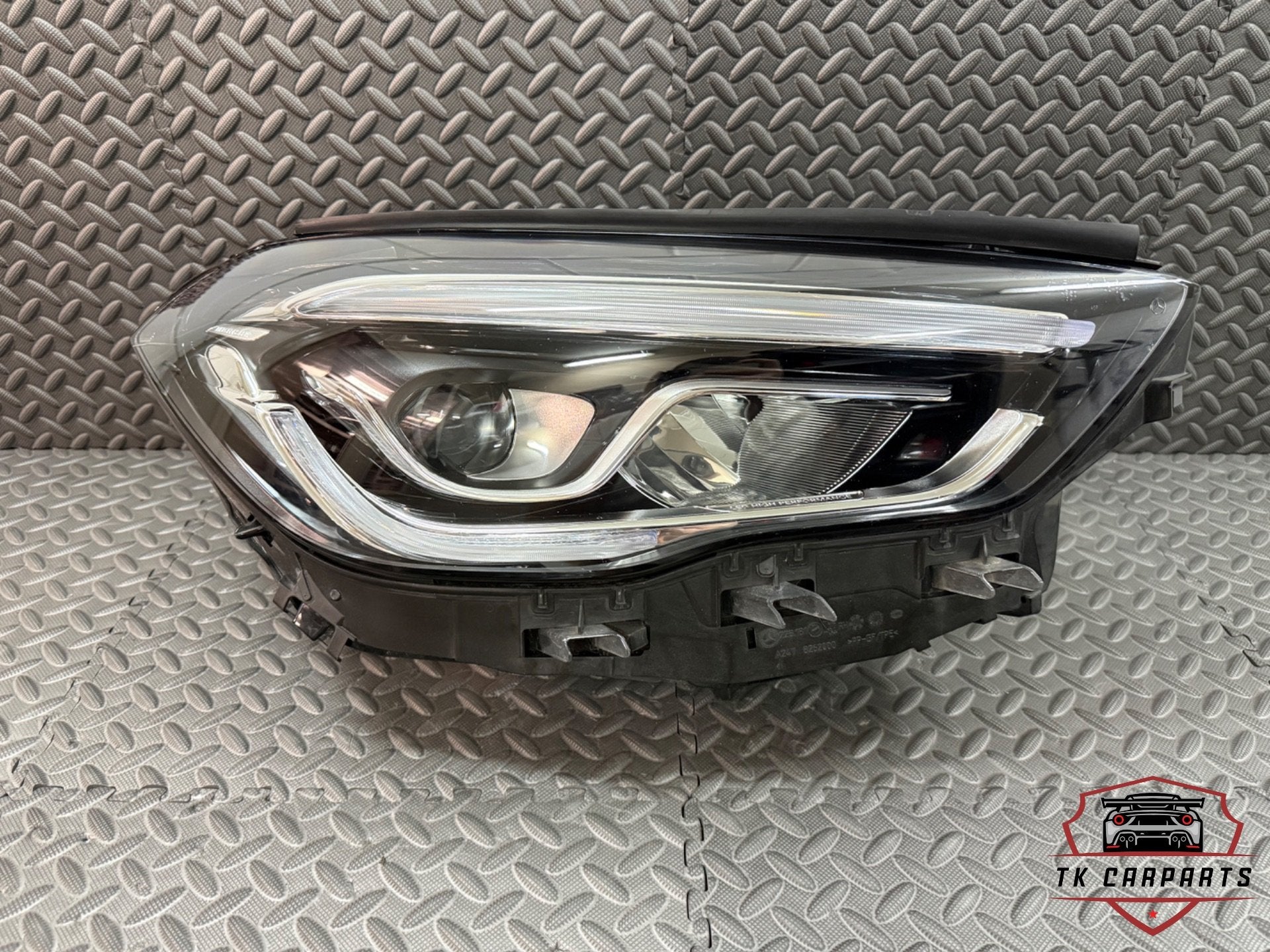 Lampe frontale LED haute performance Mercedes Gla w247 a2479, Neuf, Mercedes-Benz AG, Mercedes-Benz, Mercedesstrasse 120
70372  Stuttgart, DE