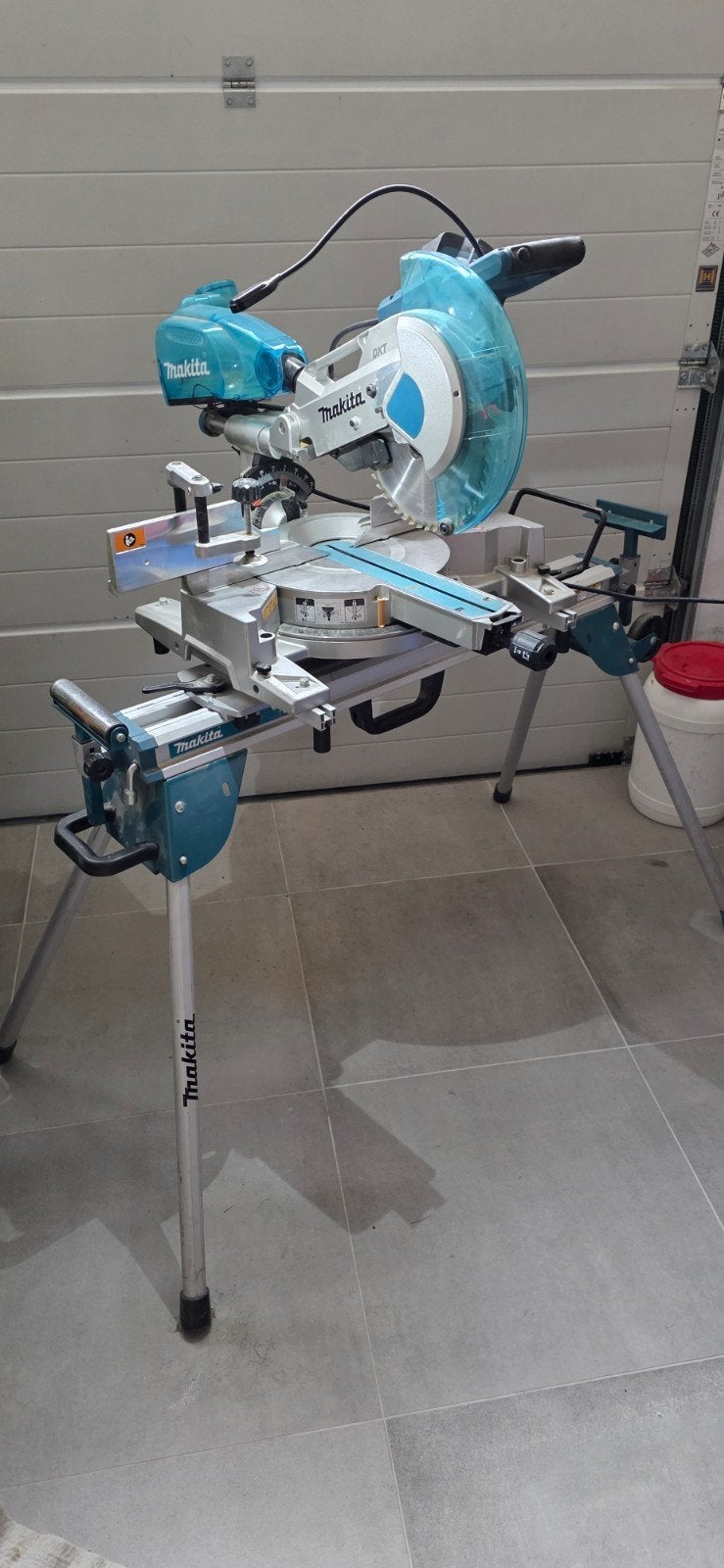 Makita LS1016L Afkortzaag met onderstel - amper gebruikt, Doe-het-zelf en Bouw, Ophalen, Makita/, Zo goed als nieuw, Afkortzaag