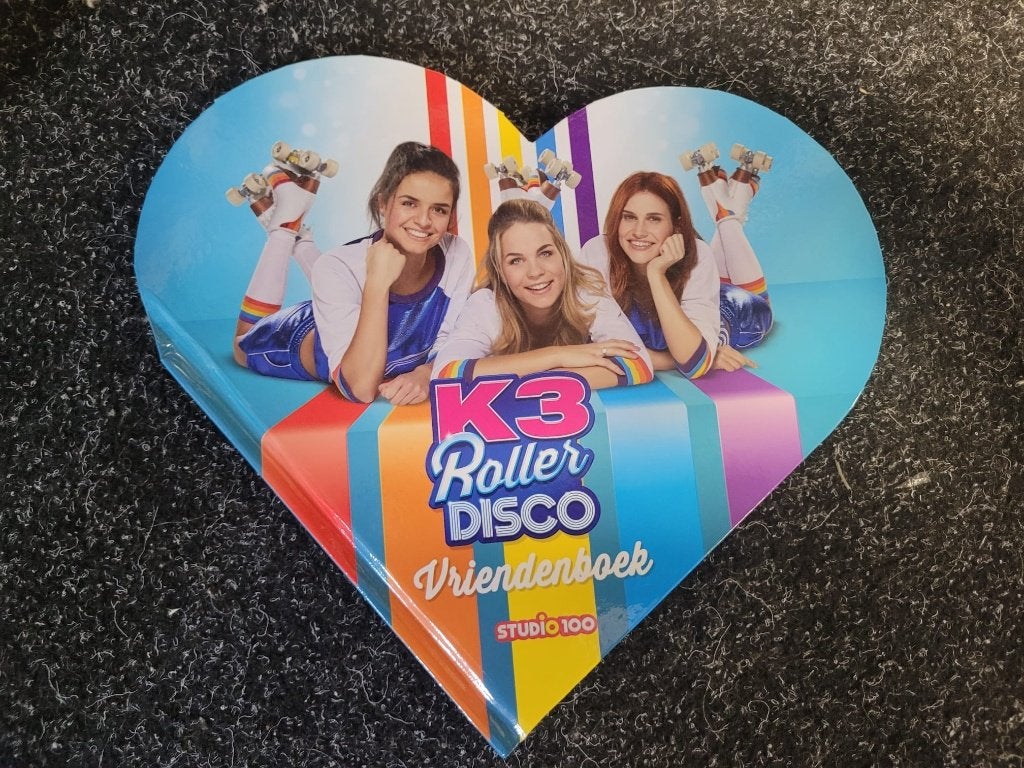 K3 Roller Disco vriendenboek – hartvormig – 80 stuks, Ophalen of Verzenden, Nieuw, Studio 100, Fictie