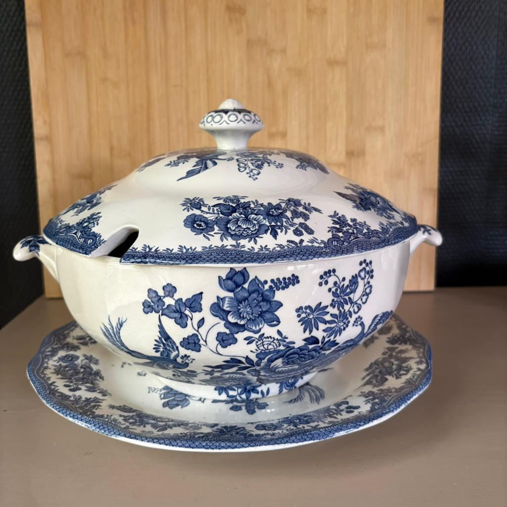 Esprit anglais avec cet ensemble soupière et plat, Enlèvement