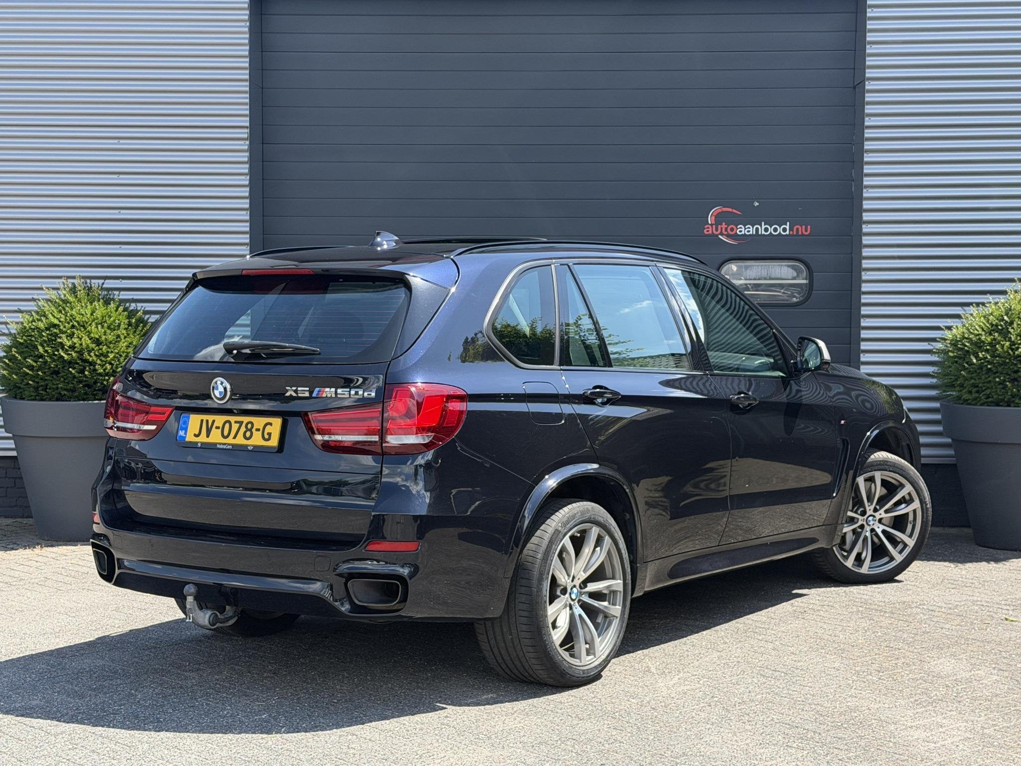 BMW X5 M50d | Panoramadak | 360* Camera | TV Schermen | Harm, Automaat, 173 g/km, 2993 cc, Alcantara