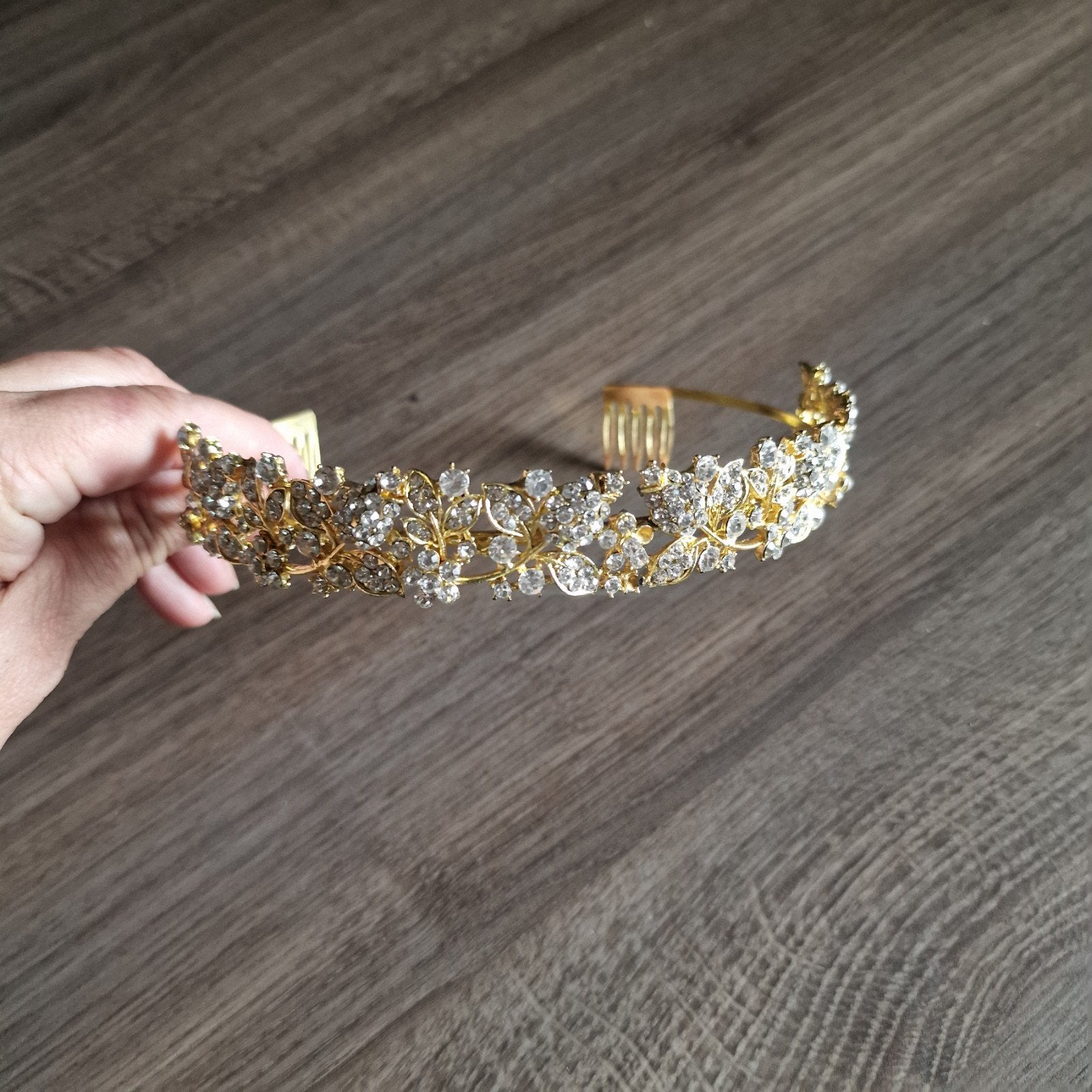 Nouvelle couronne de mariage, Enlèvement