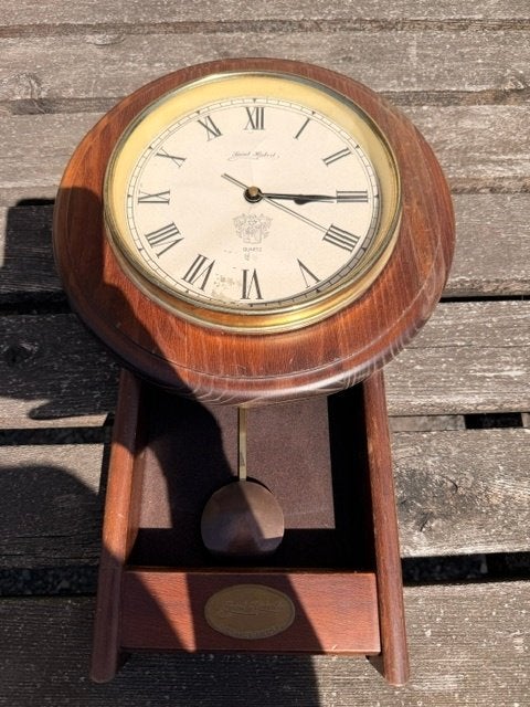 Horloge murale Saint Hubert Clockmaker — Fraco S.A. Quartz, Antiquités & Art, Enlèvement