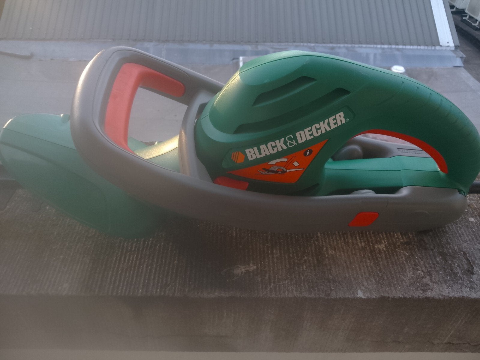 "Taille-haie électrique Black+Decker, Jardin & Terrasse, Électrique