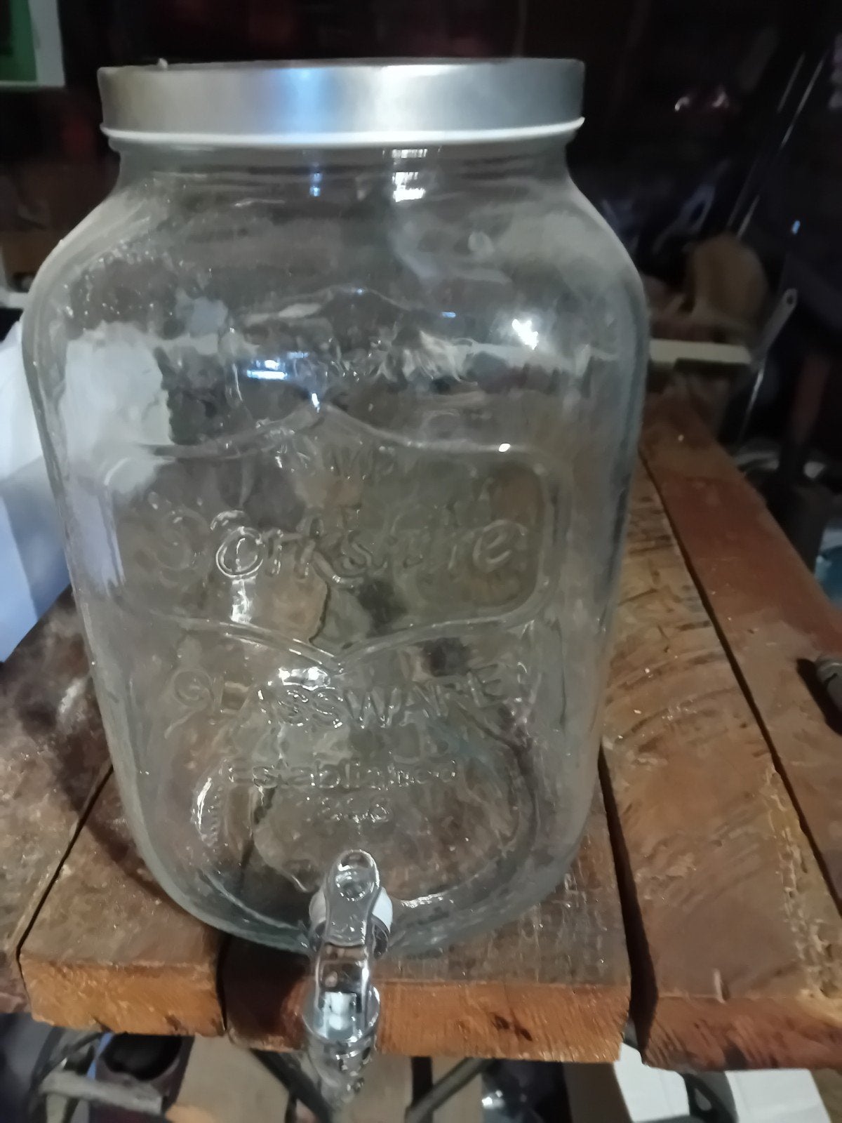 Bouteille avec robinet, Glas
