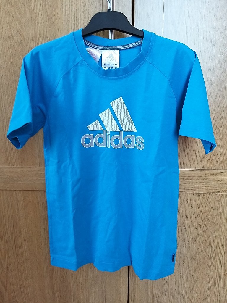 Adidas t-shirt 12jaar oud felblauw wit logo zeer goede staat, Adidas, Jongen of Meisje, Sport- of Zwemkleding, Ophalen of Verzenden