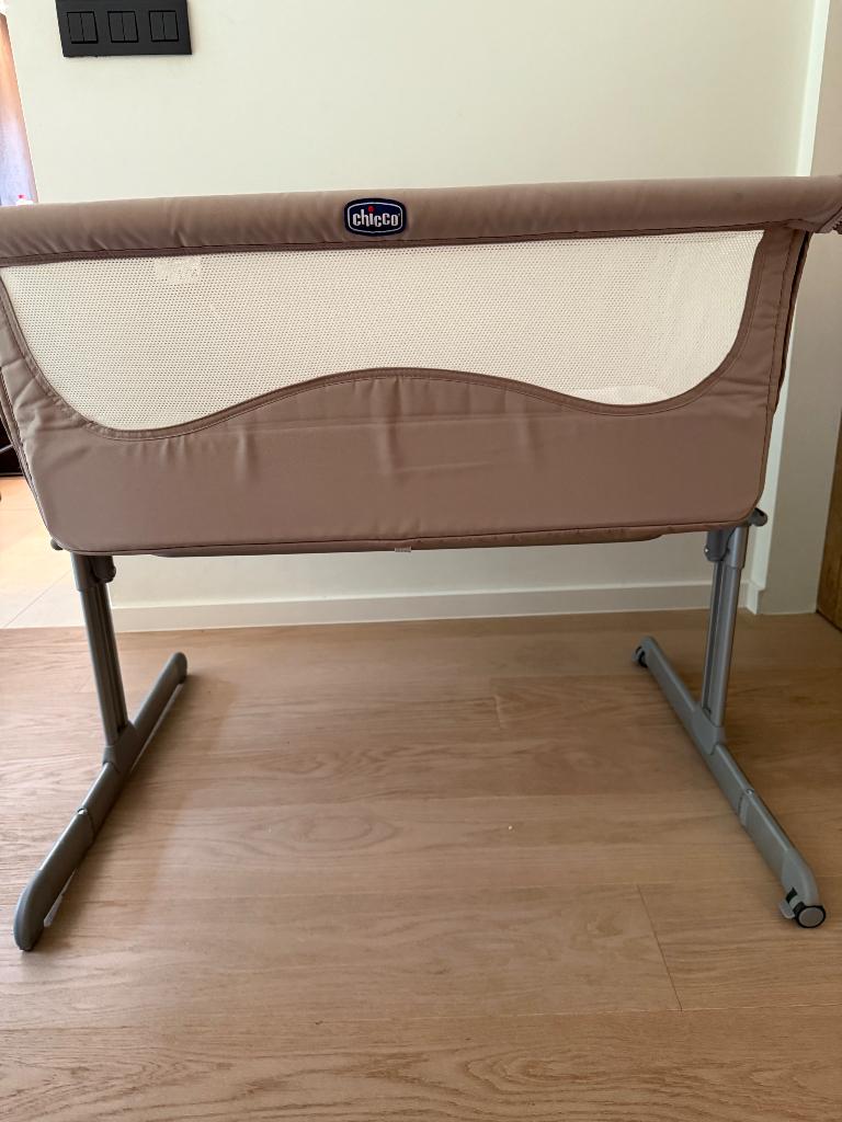 Co sleeper CHICCO next2me + aerosleep topper, Ophalen, Zo goed als nieuw, Ledikant
