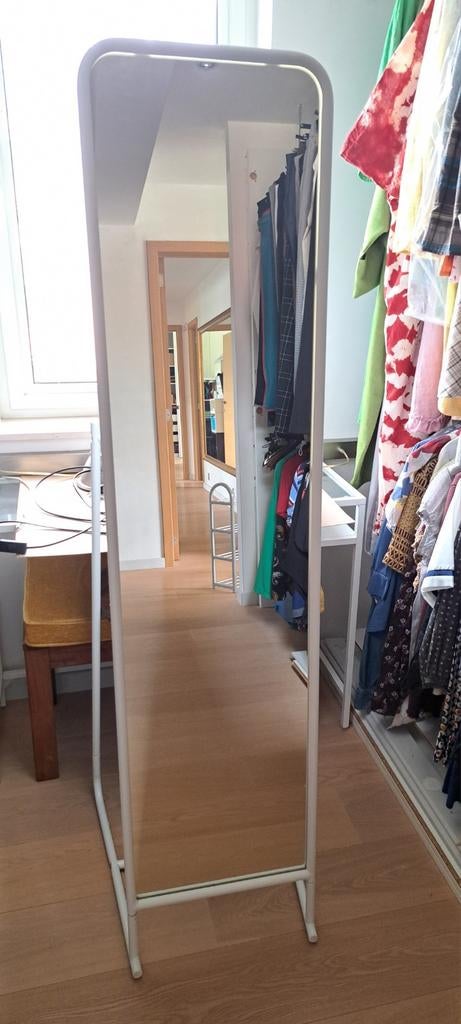 Ikea miroir sur pied, Enlèvement