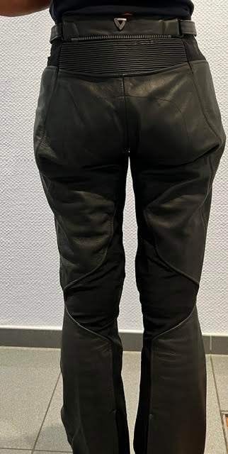 Lederen REV'IT damesmotorbroek M40 Long, Motoren, Broek | leer, REV’IT! (Revit), Ophalen of Verzenden, Dames