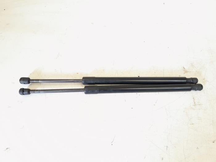 Kit amortisseur couvercle coffre d'un Volkswagen Touran, Autos : Pièces & Accessoires, Carrosserie & Tôlerie, Volkswagen, -, 3 mois de garantie