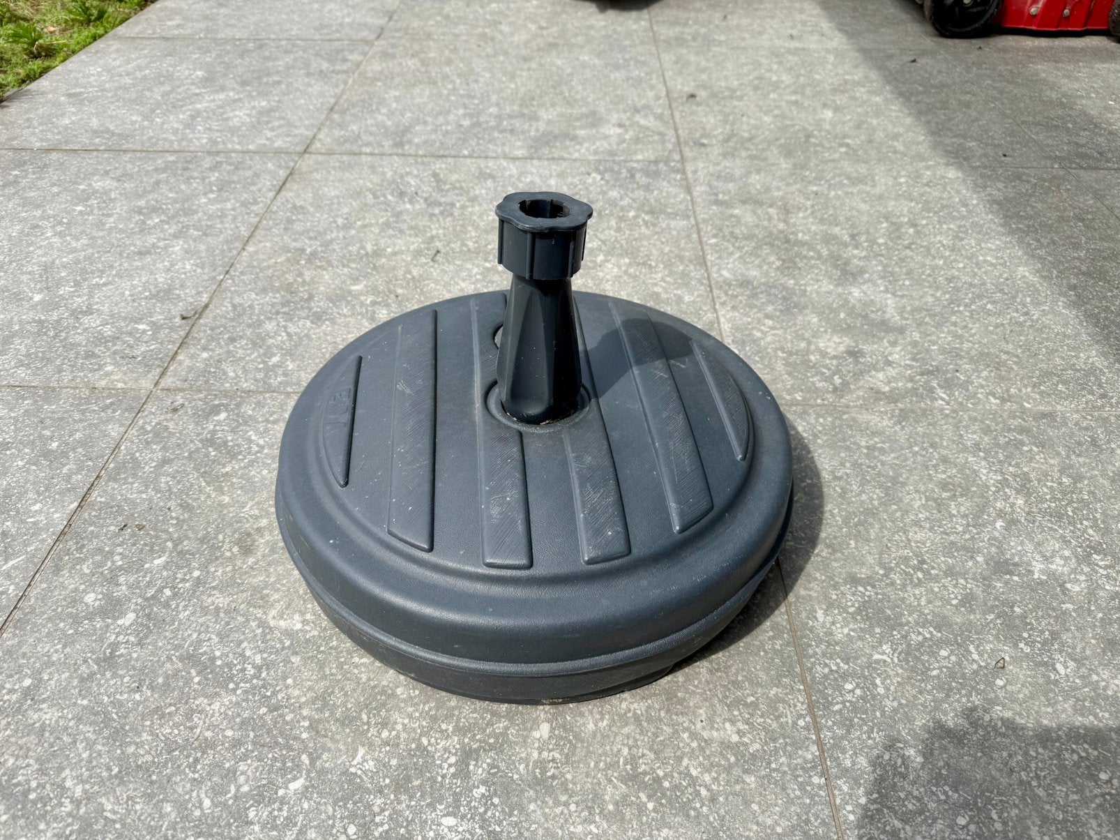 Base de parasol EDA (remplir de l'eau ou du sable) — Ø 40 cm, Enlèvement, Comme neuf, Base de parasol