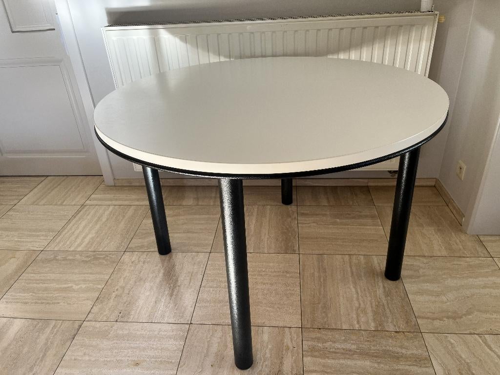 Eettafel + 4 stoelen – nette set, Huis en Inrichting, Ophalen, 100 tot 150 cm, Rond, Modern