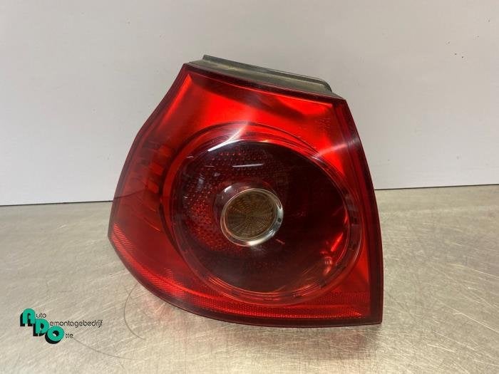 Feu arrière gauche d'un Volkswagen Golf (Golf 04-), Volkswagen, -, 3 mois de garantie, Utilisé