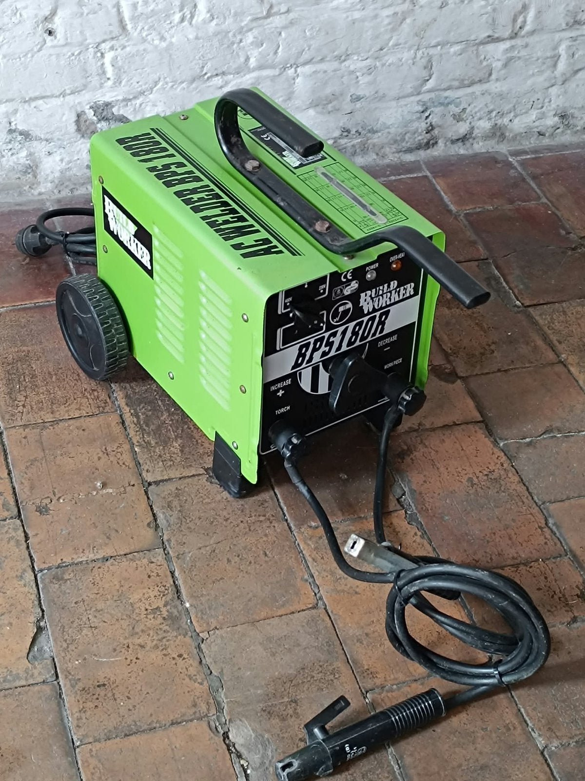 Poste à souder 180 Ampères sur roues ., Enlèvement, Neuf, 150 à 250 ampères, Électrodes