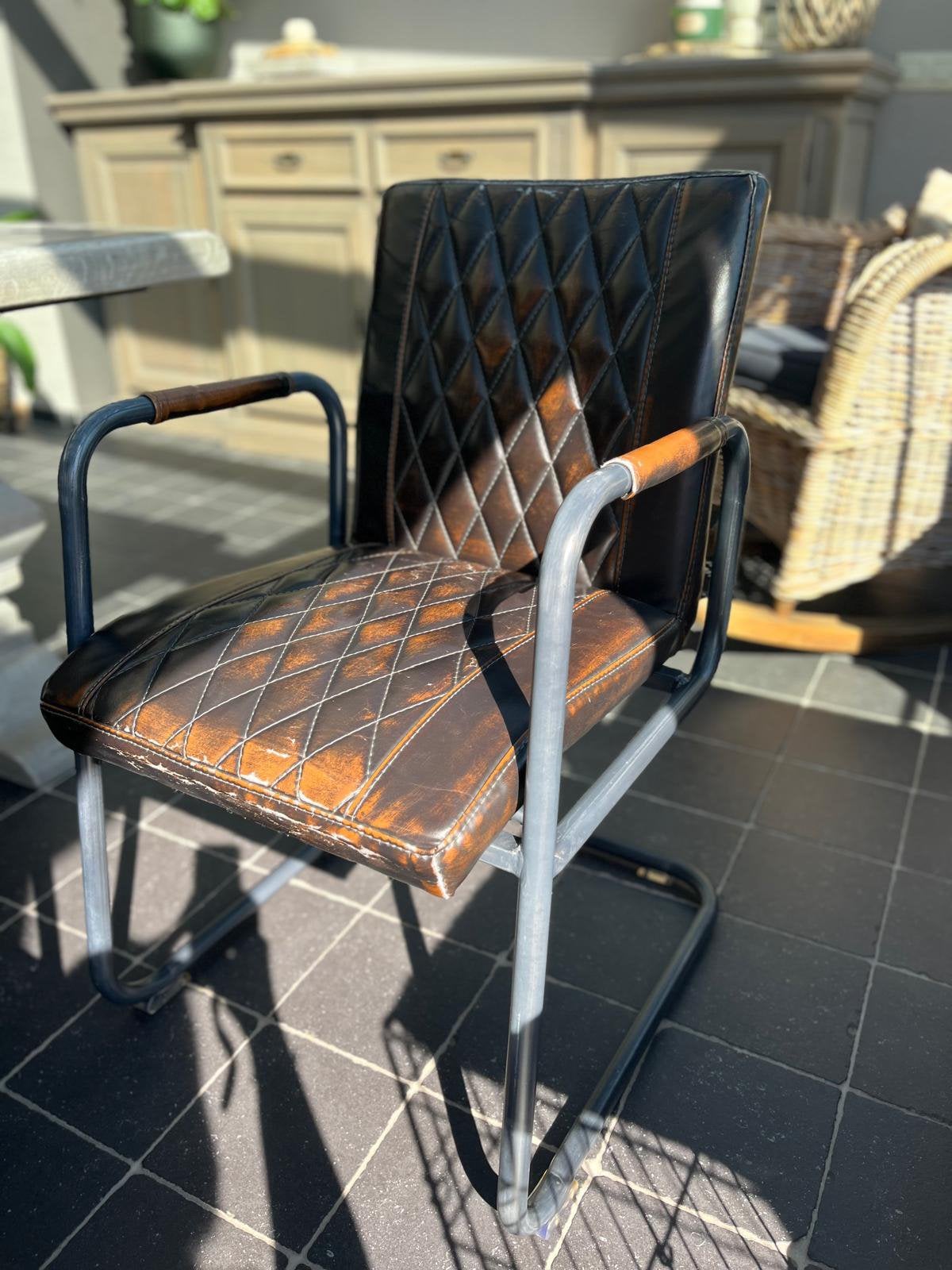 Set van 4 vintage industriële stoelen met patine., Ophalen, Gebruikt