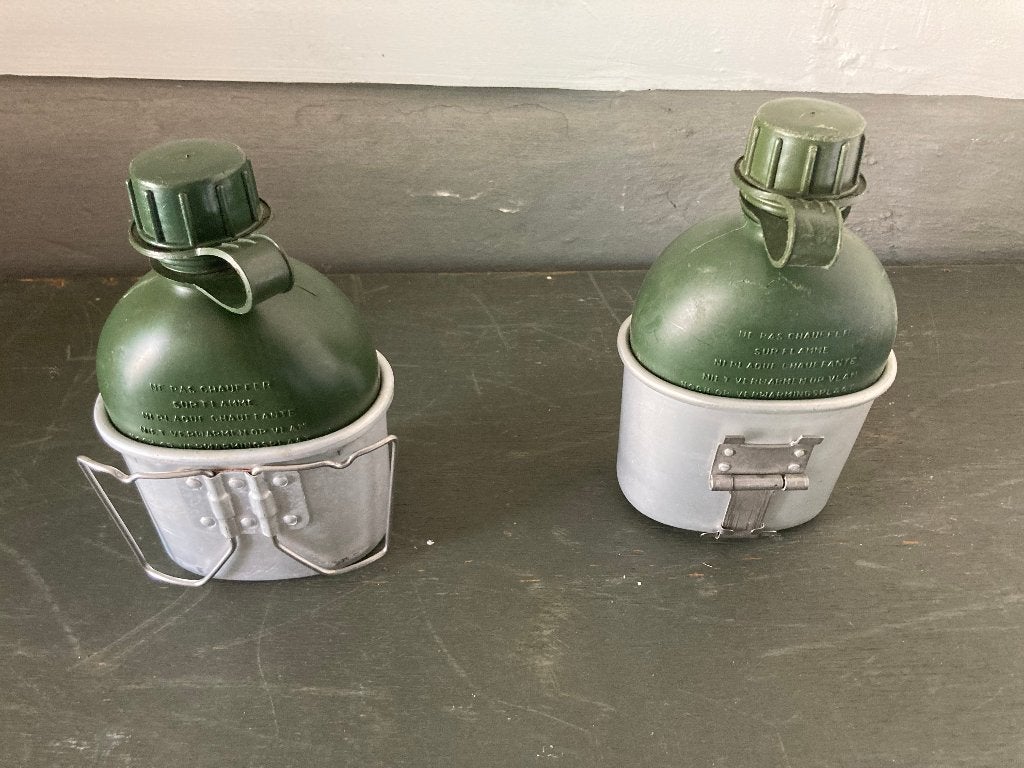 Drinkfles militair + houder, Verzamelen, Ophalen of Verzenden, Landmacht, Kleding of Schoenen