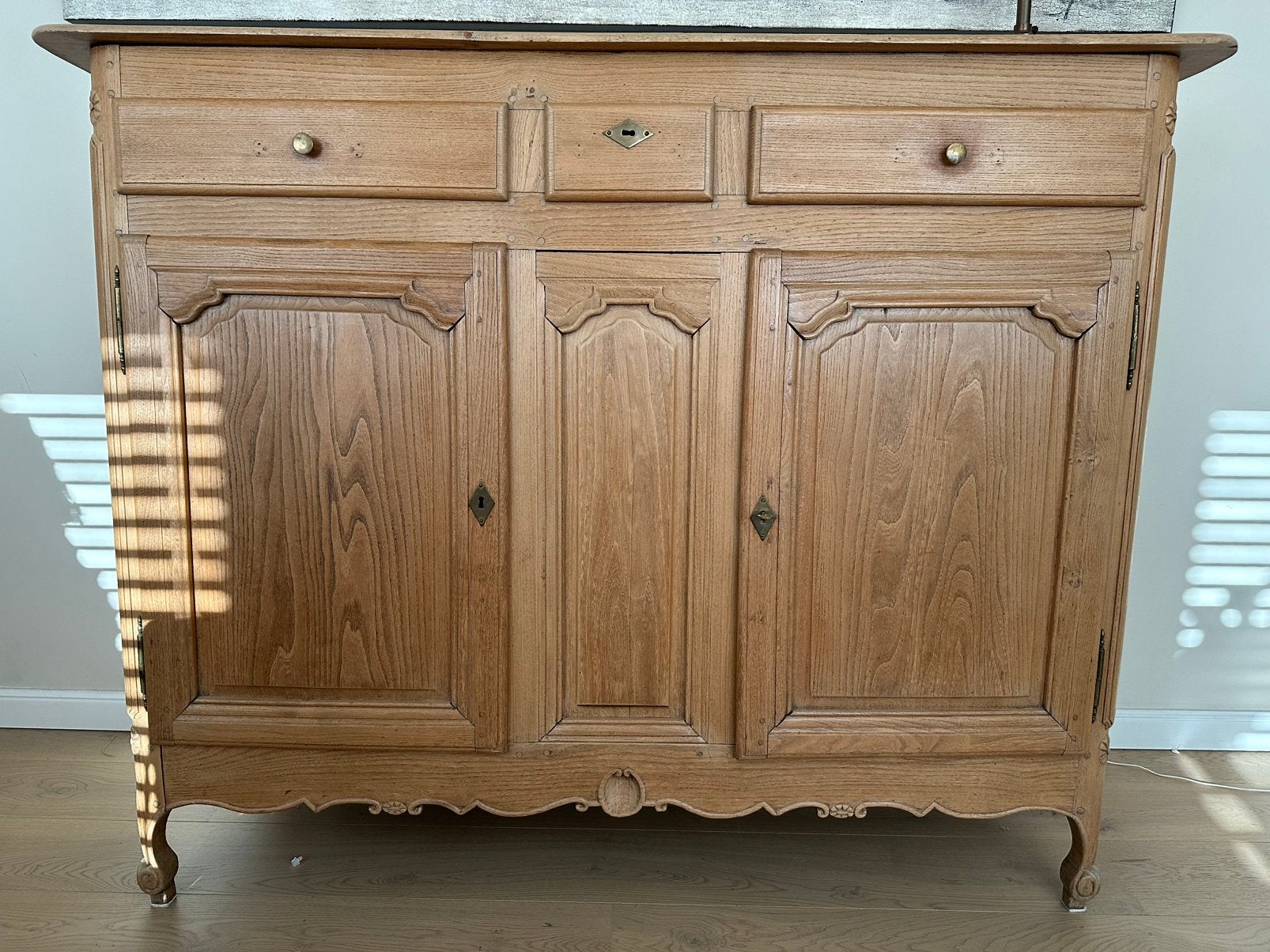Dresse en chêne massif, Maison & Meubles, Avec tiroir(s), 25 à 50 cm, 100 à 150 cm, Enlèvement