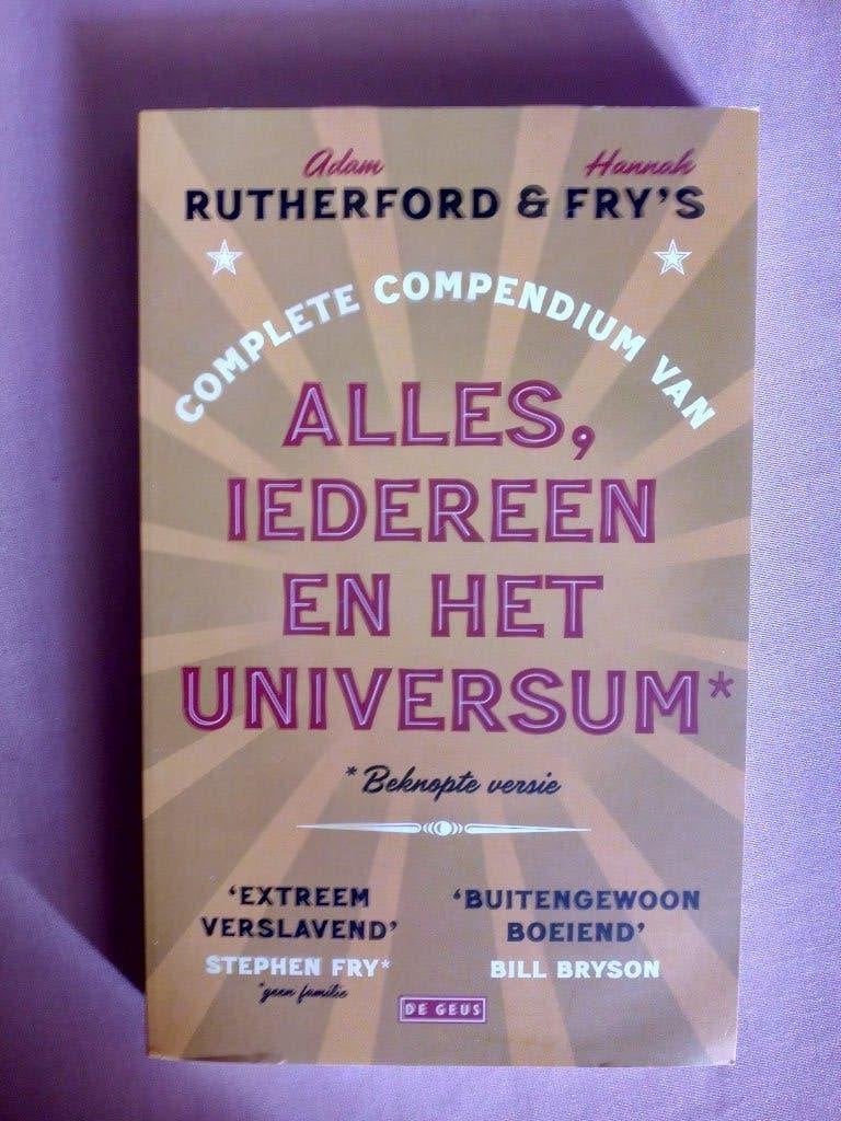 Compendium Alles, iedereen en het universum - Fry Rutherford, Boeken, Ophalen of Verzenden, Gelezen