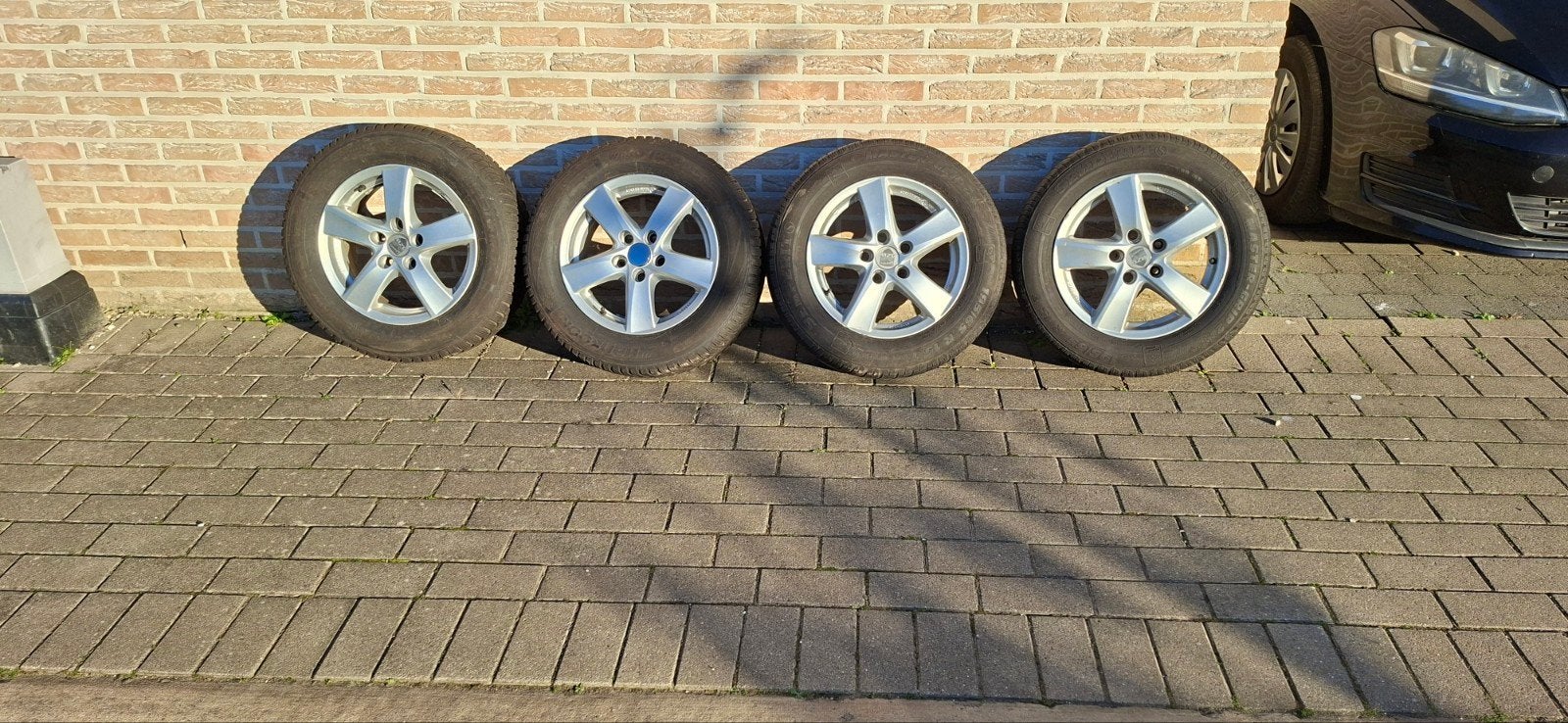 Alu velgen vw golf caddy + banden 195 65 15, Auto-onderdelen, Ophalen, Gebruikt, 15 inch, Banden en Velgen