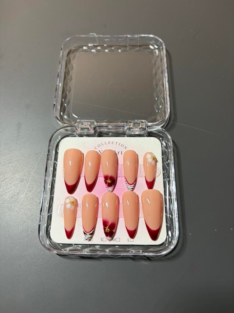 Handmade Press-on Nails: "Burgundy Blossom & Zebra Fusion", Overige kleuren, Nieuw, Ophalen of Verzenden, Accessoires