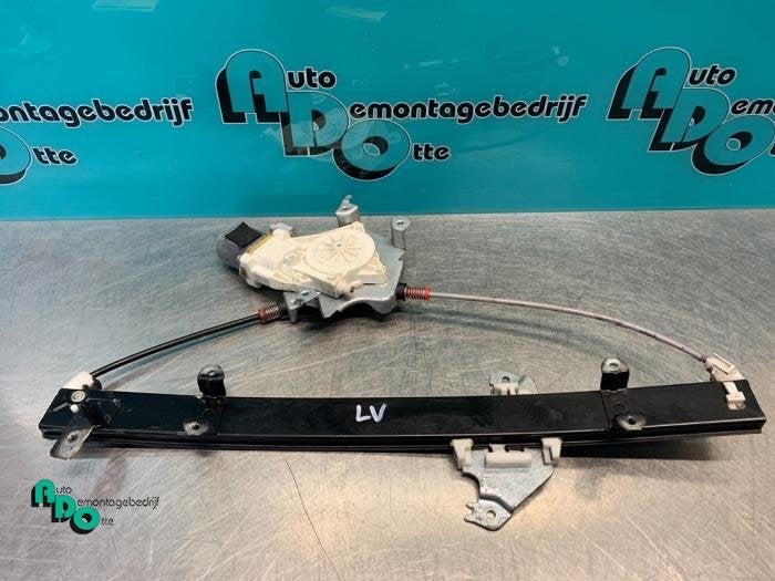 Ruitmechaniek 4Deurs links-voor van een Nissan Micra (Micra, Gebruikt, -, -, Ophalen of Verzenden