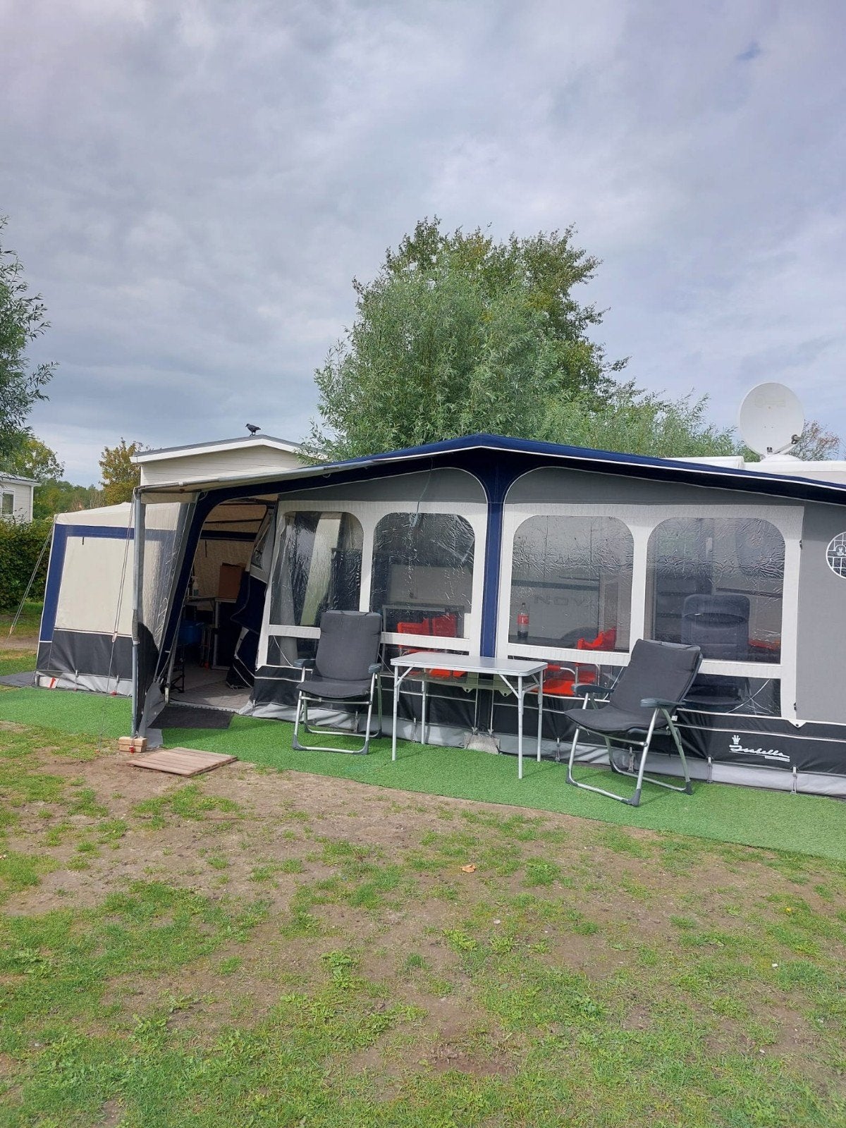 caravan  eriba nova S met inboedel en voortent issabella, Rondzit, Particulier, Hymer, 2 aparte bedden