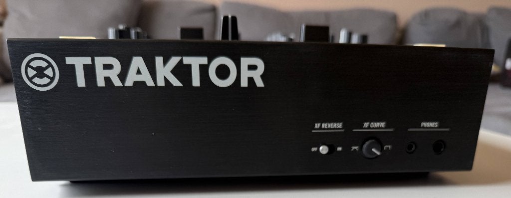 Native Instruments Z2, Enlèvement ou Envoi, Utilisé, Moins de 5 canaux, Entrée micro