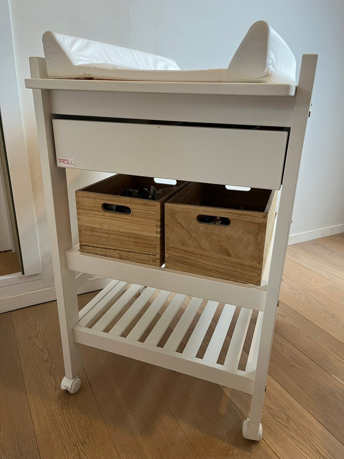 Luiertafel op wieltjes, Ophalen, Gebruikt