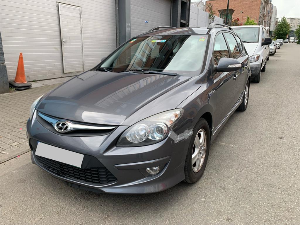 Hyundai i30 CW//1.6 DIESEL // 90 CV, Auto's, Voorwielaandrijving, https://public.car-pass.be/vhr/2060adc8-b0de-4f29-8d41-16b8e2820c5b