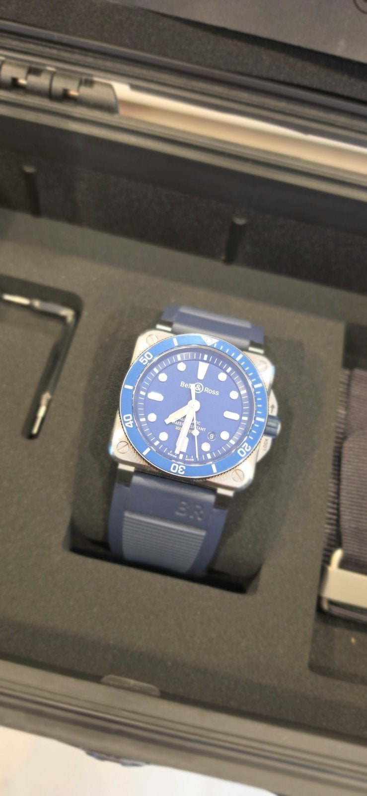 Bell & Ross 03 92 diver, Bijoux, Sacs & Beauté, Enlèvement