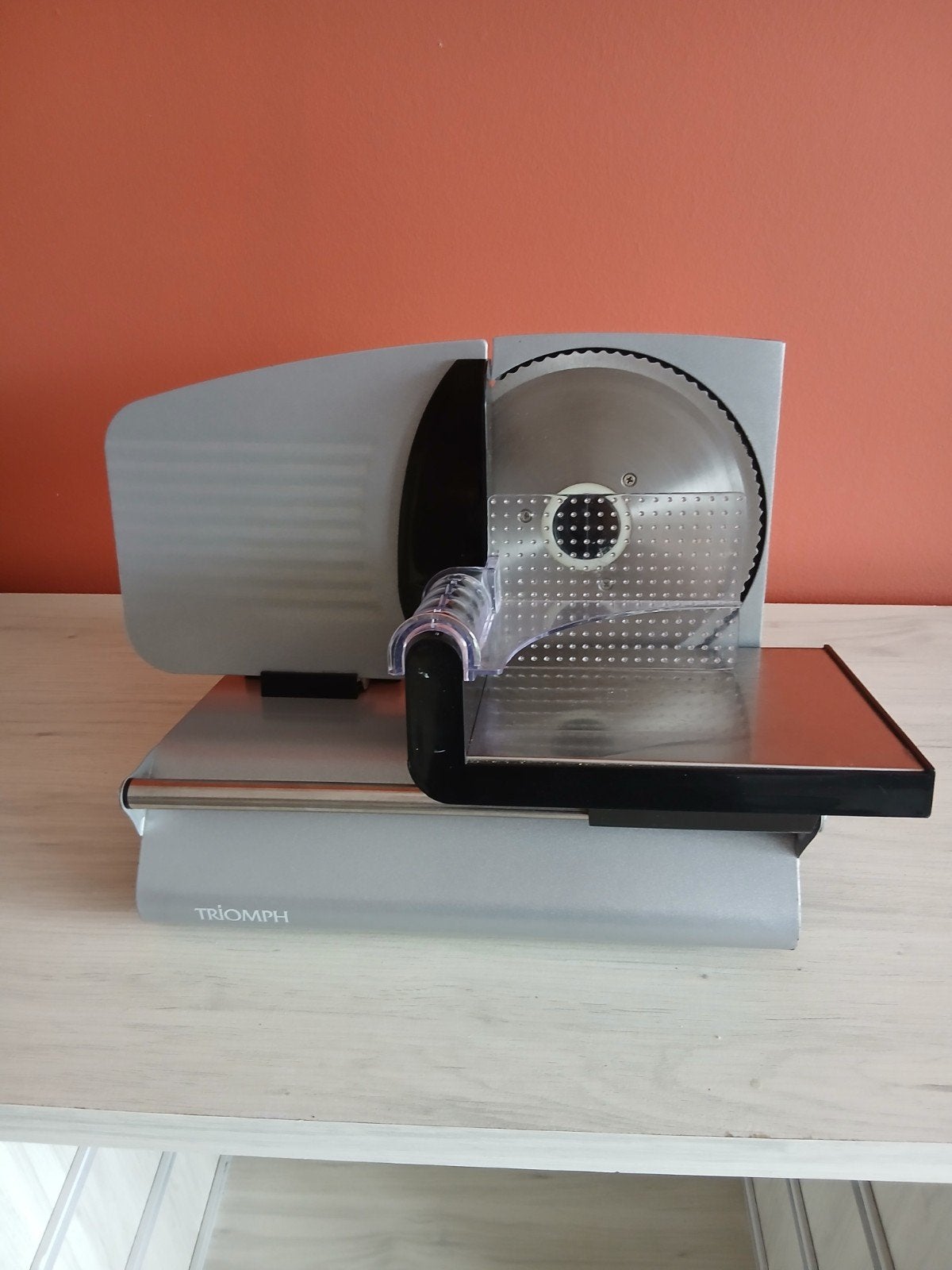 trancheuse TRIOMPH,  impeccable  35 euros, Autres marques, Trancheuse, Métal, Comme neuf